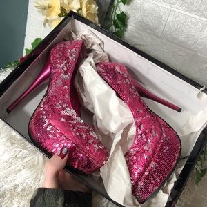 -🌼3/$30🌼Unsensored Andrea Fushia Sequined Heels Size 7.5